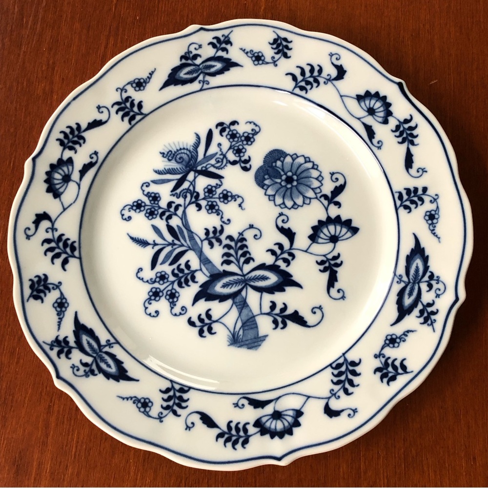 Blue Danube Lunch Plate in Blue Onion Motif Japan